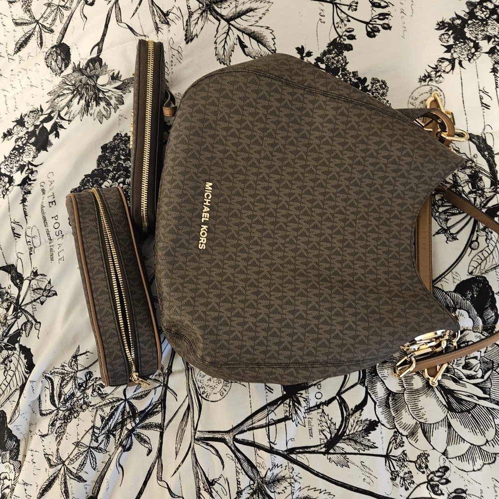 Michael Kors purse, wallet and makeup bag